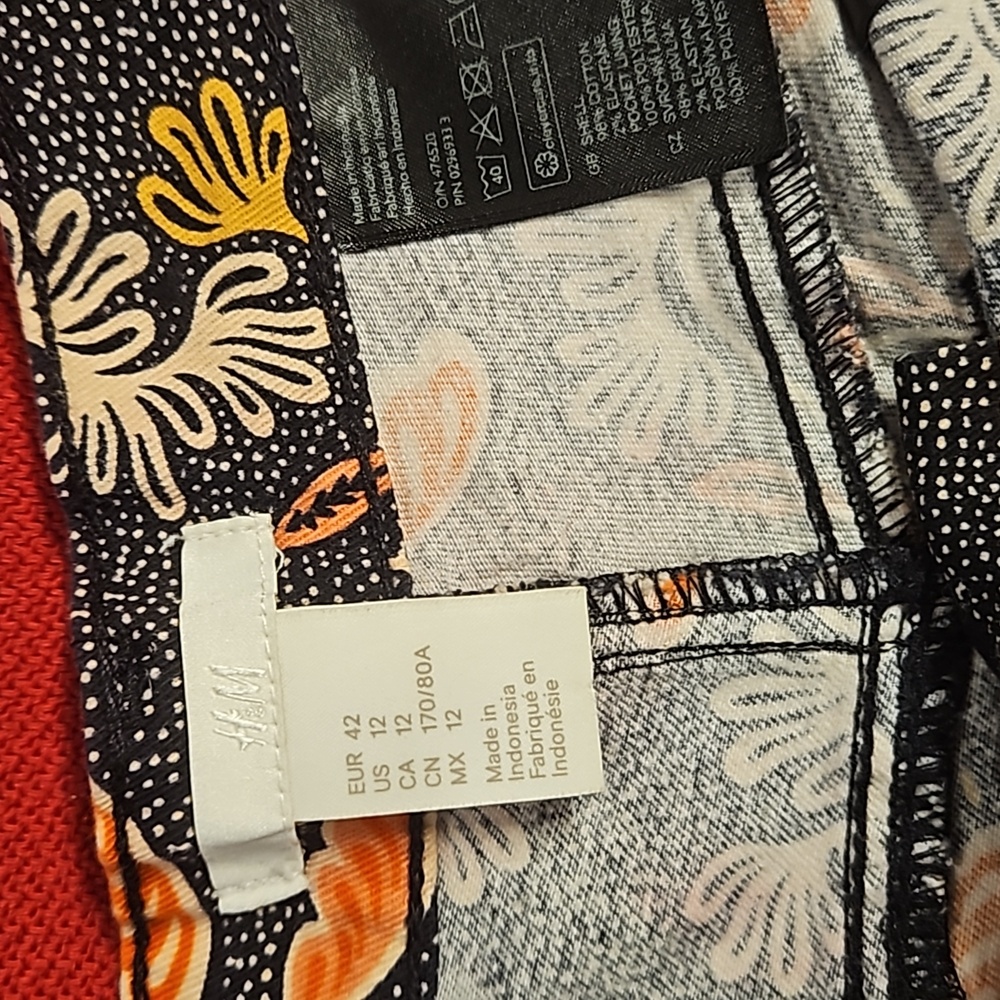 H and M floral leaf graphic print shorts size 12 faux cuff hem - Picture 4 of 8